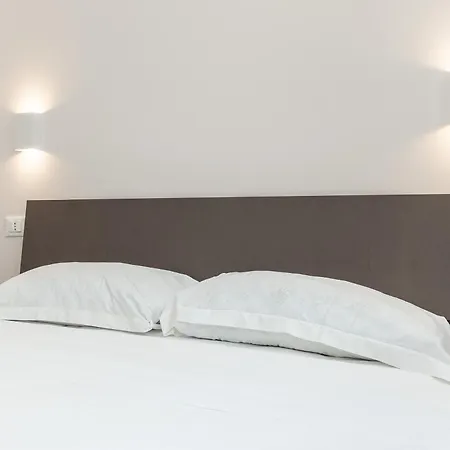 Orchidea House Free Wifi, Ac شقة